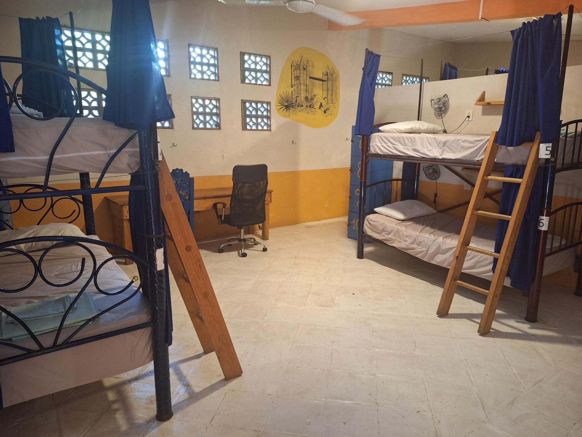 Tower Bridge Hostel Пуэрто-Эскондидо Экстерьер фото